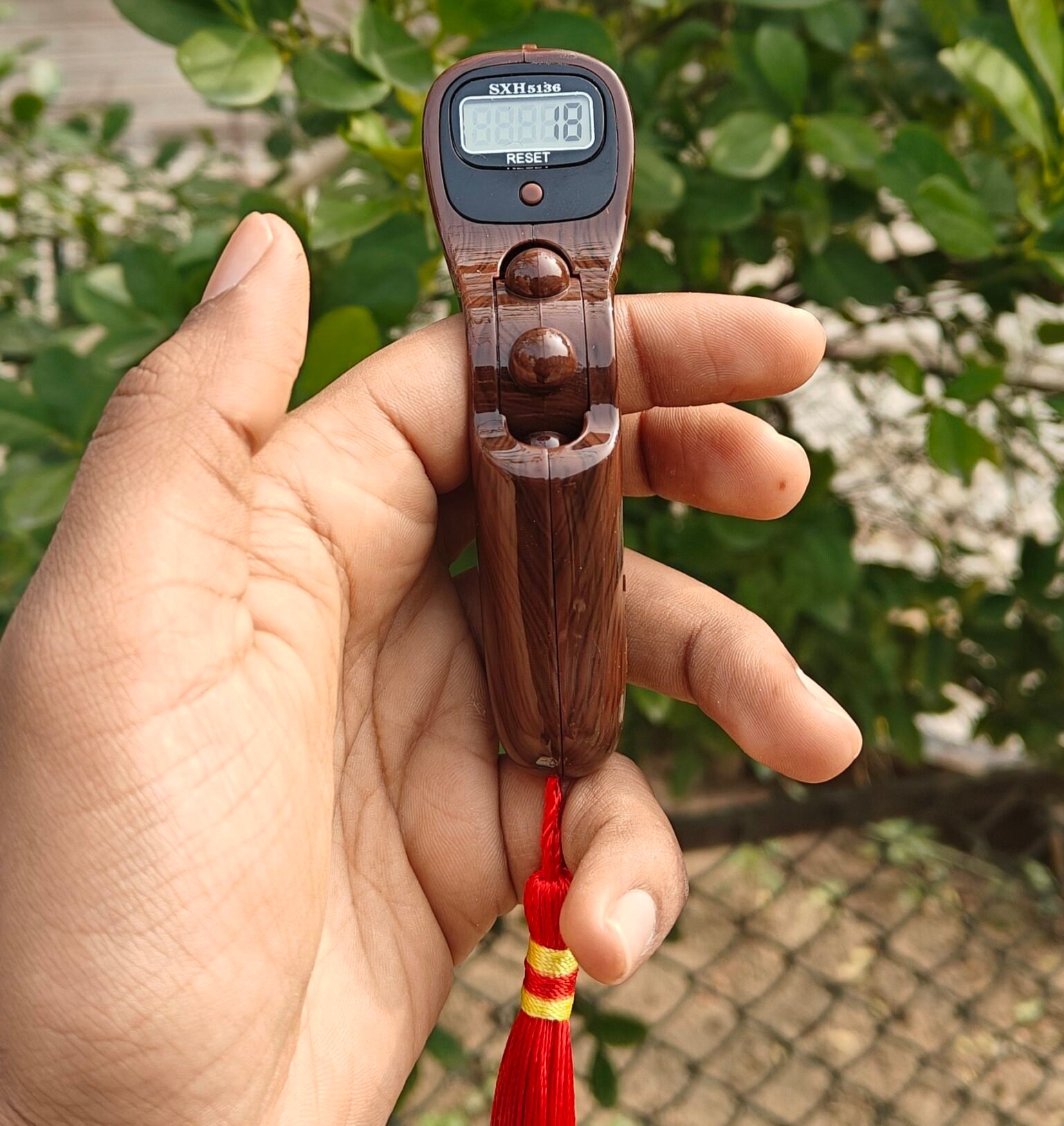 Thumb counter with Finger Grip (Multicolour) - Image 1