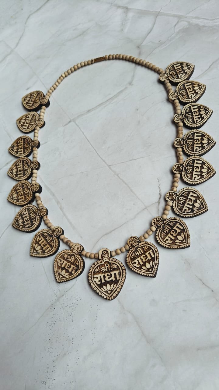 16 patta radha naam Tulsi locket mala with 1 radha naam Tulsi locket - Image 2